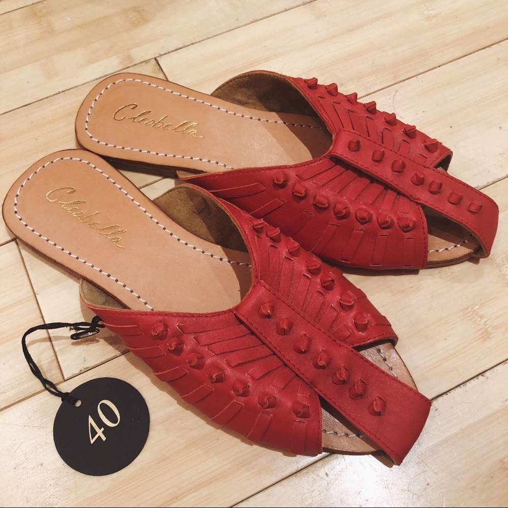 NWT- CLEOBELLA ROCKY SLIDE - SIZE 40